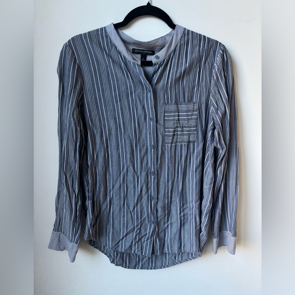 Banana Republic Gray Blue Denim Style Button Down Women’s Top Size Small Blouse